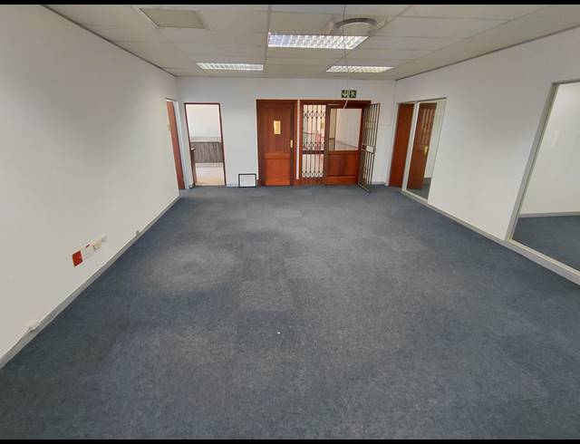 340M² OFFICE TO LET IN BRYANSTON
